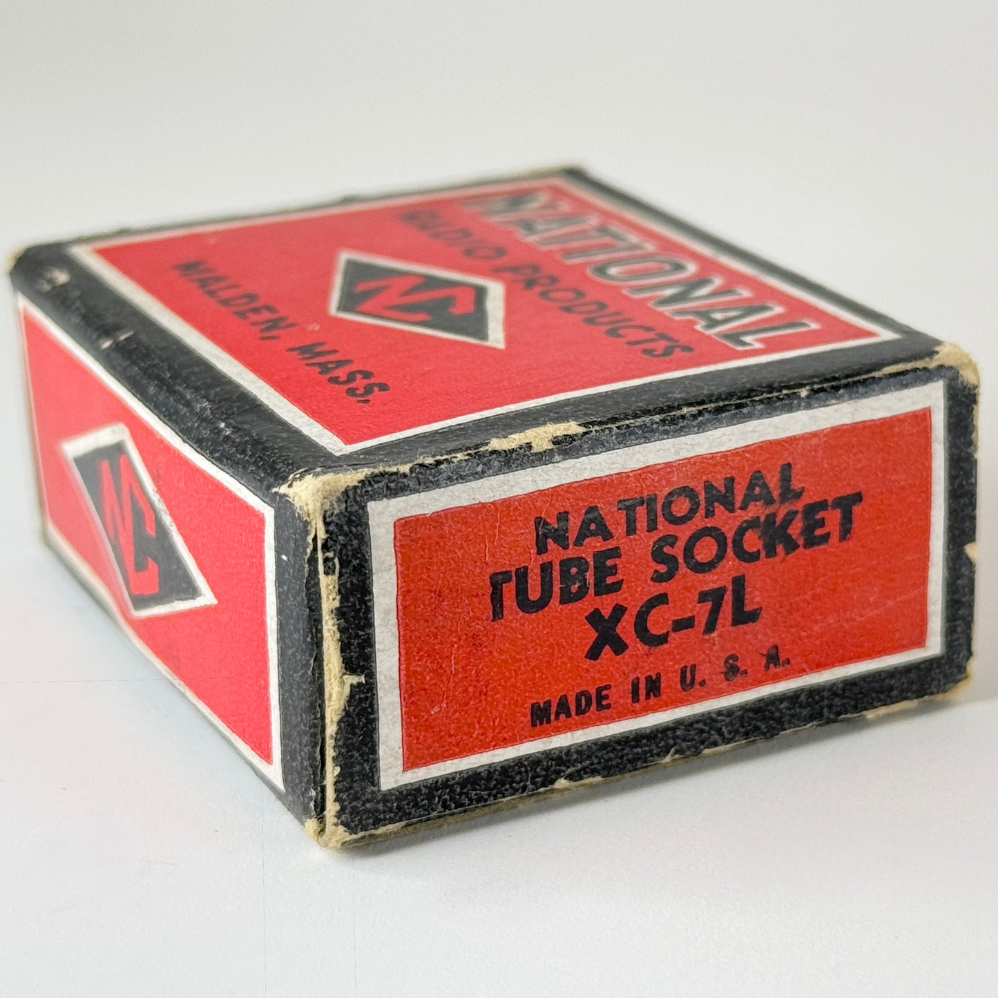 (1) Vintage National Radio Products XC-7L White Ceramic 7 Pin Tube Socket (b)