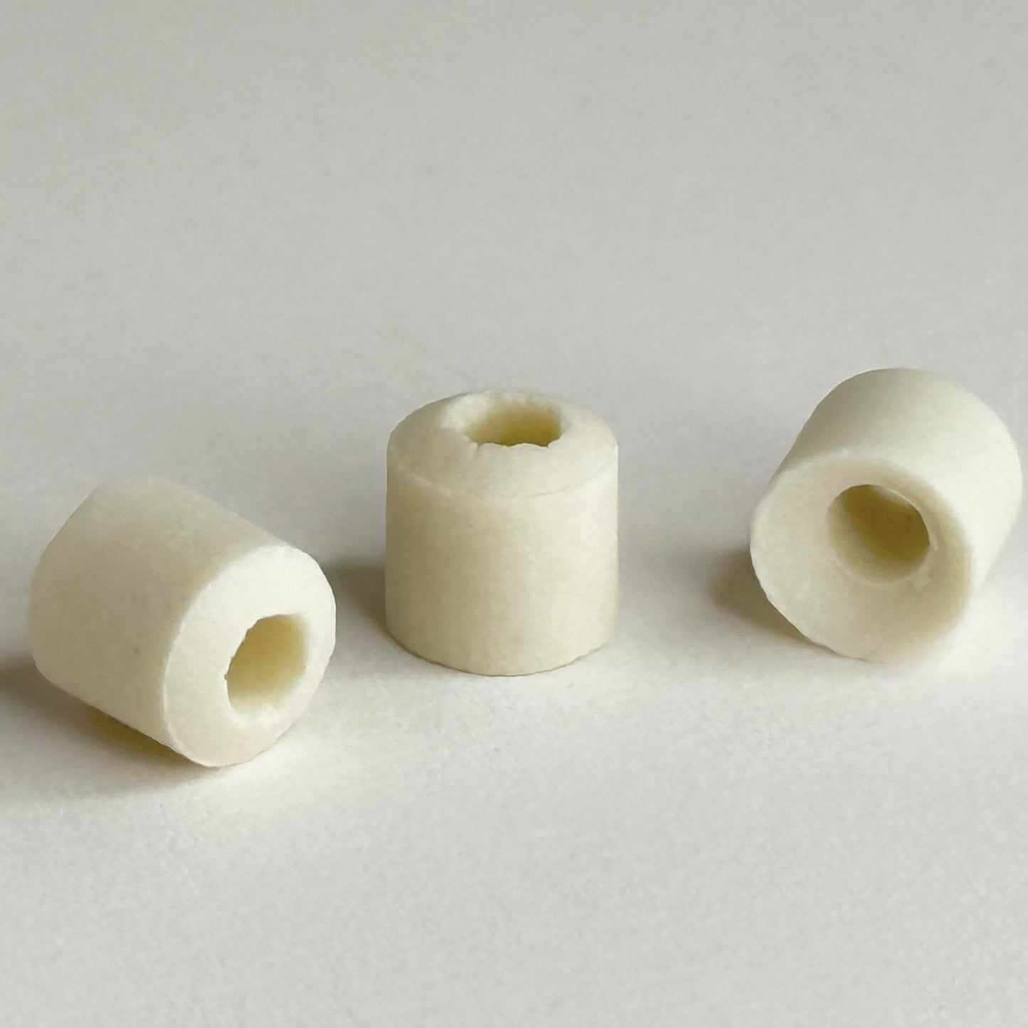 Lot of (75) Ceramic Insulator Beads High Temp Wire Insulation 3/16" (4.76 mm) OD
