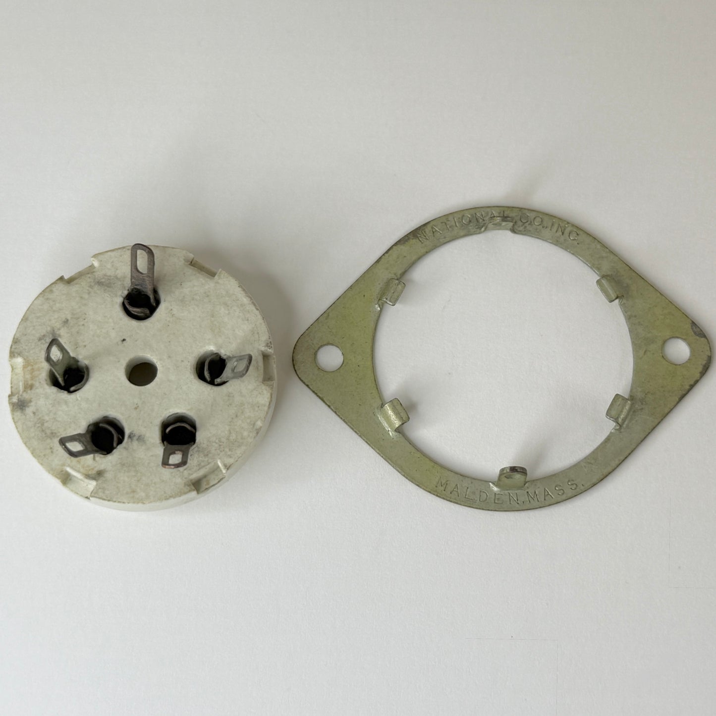 (1) Vintage National Radio Products Ceramic 5 Pin Tube Socket CIR Socket 5 Prong