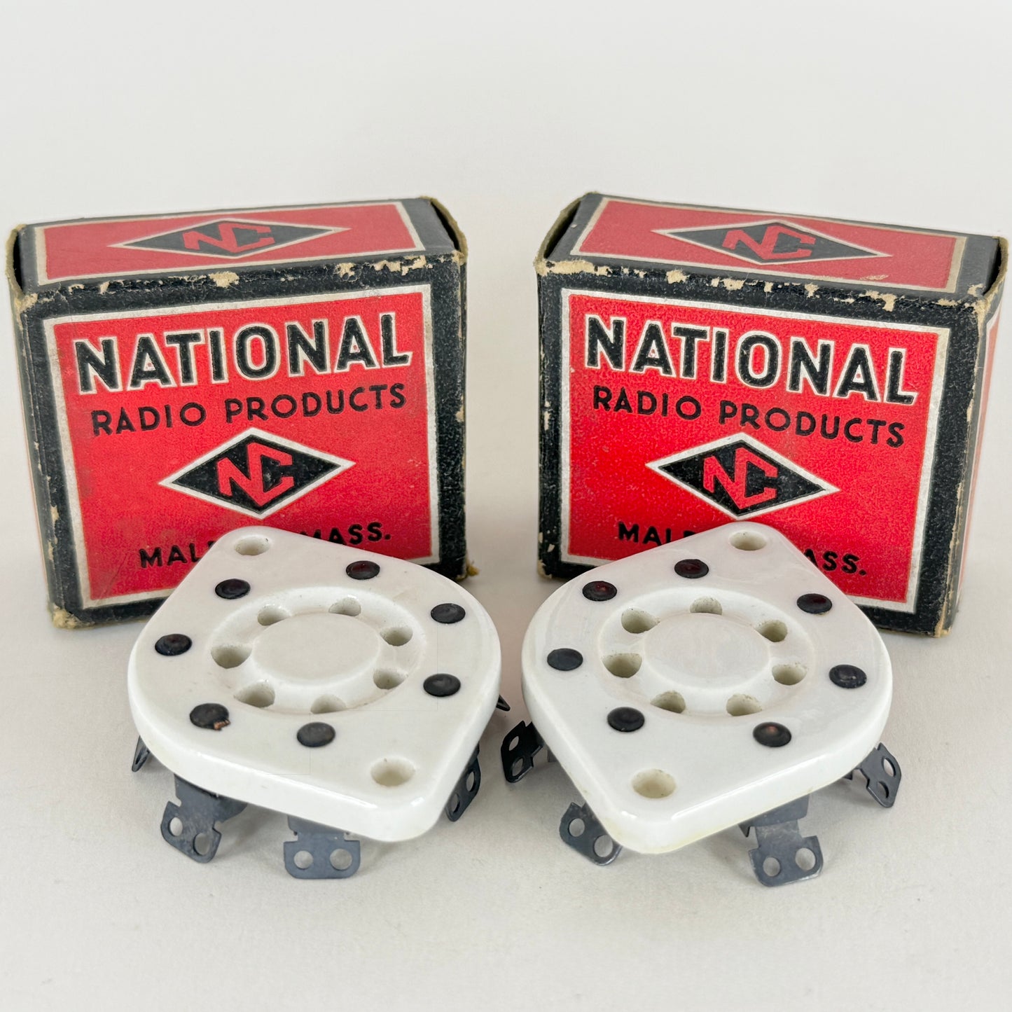 Pair of Vintage National Radio Products XC-7S Ceramic 7 Pin Tube Sockets (a)