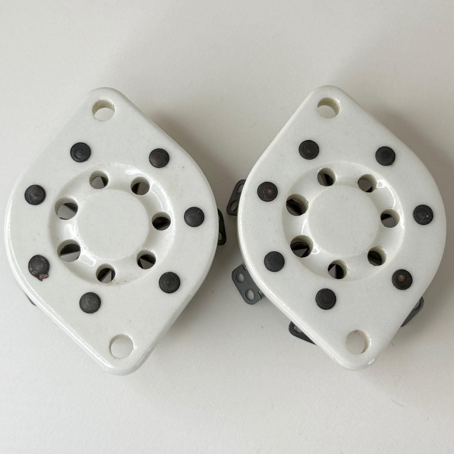 Pair of Vintage National Radio Products XC-7S Ceramic 7 Pin Tube Sockets (a)