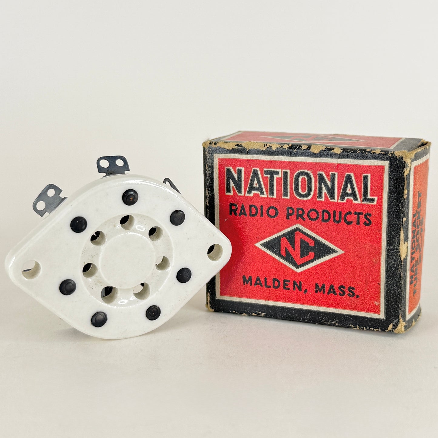 (1) Vintage National Radio Products XC-7S White Ceramic 7 Pin Tube Socket (d)