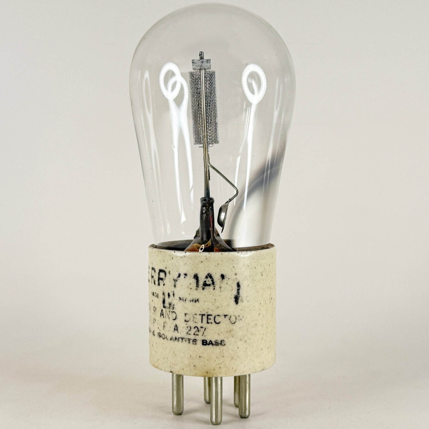 (1) Tested Perryman PA 227 Tube Type 27 Globe Speckled Ceramic Base UFO Getter
