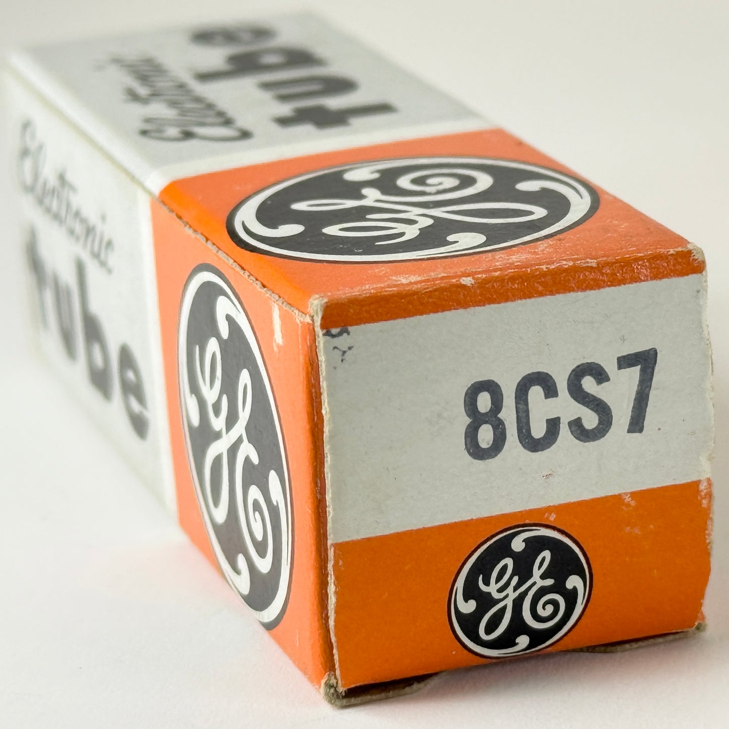 (1) Tested GE 8CS7 Tube with Box Made in Canada Date Code KY Double Triode Tube