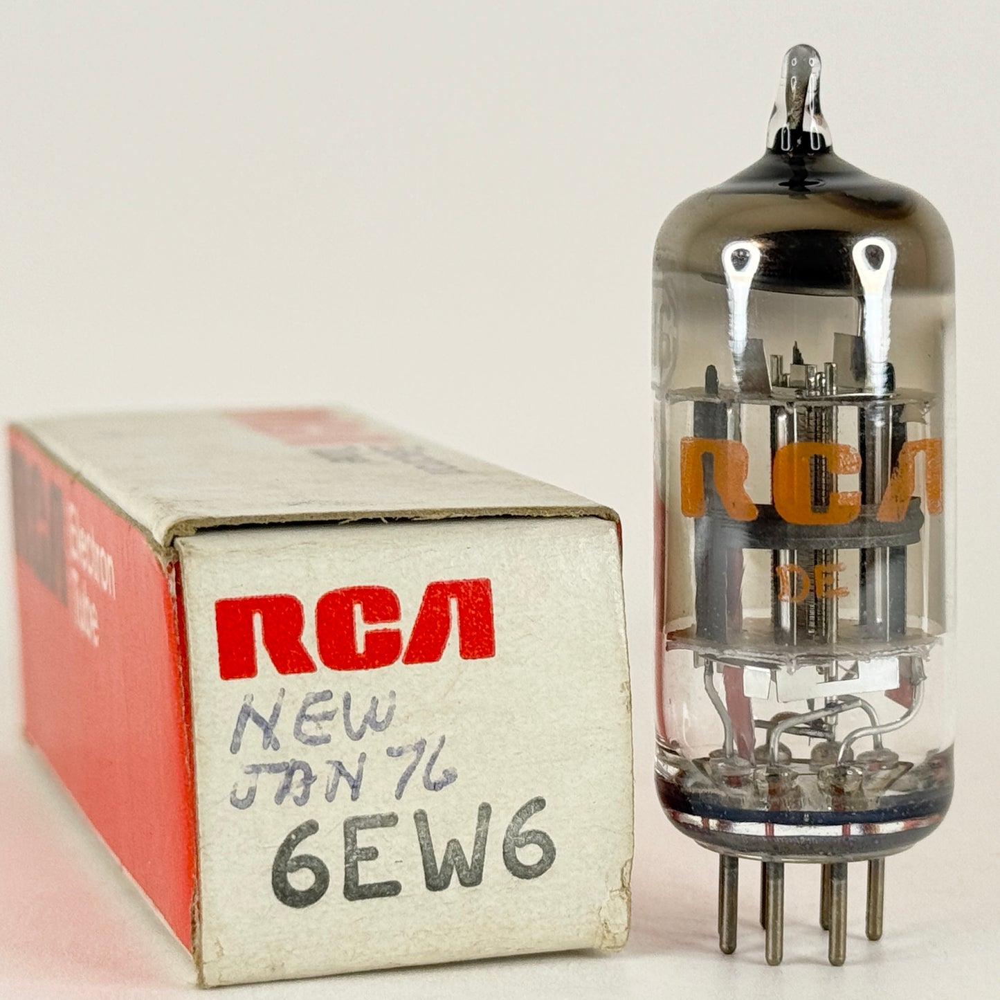 (1) Tested RCA 6EW6 Tube and Box Date Code DE RCA Sharp Cutoff Pentode Tube