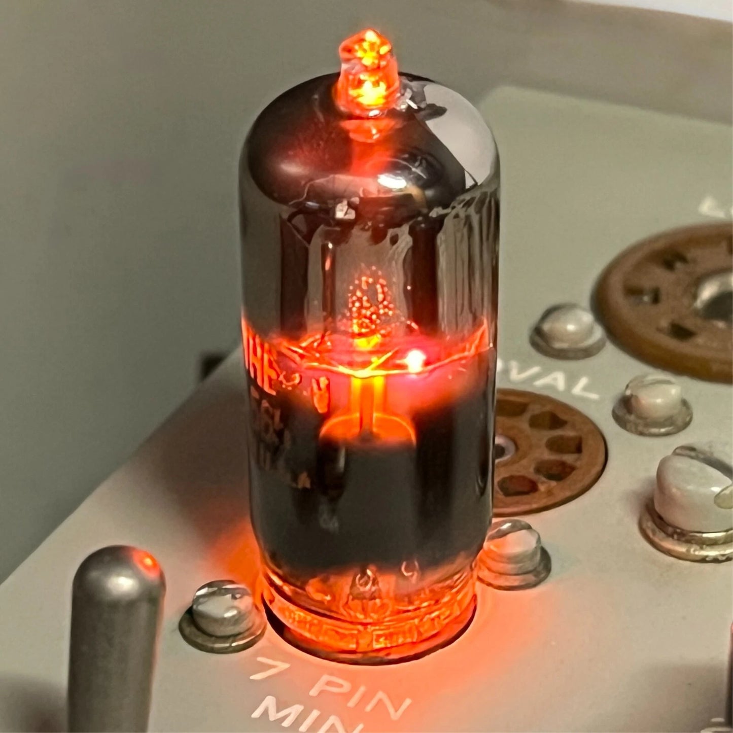 (1) Tested Raytheon JRP 5651 Tube Date Code 0-11 Voltage Regulator Tube