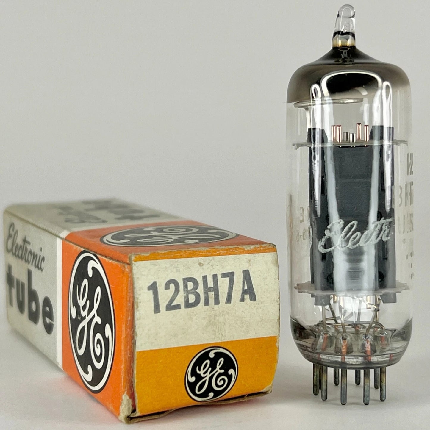 (1) Tested GE 12BH7A Tube with Box Date Code RE Gray Plates Halo Getter 12BH7 A